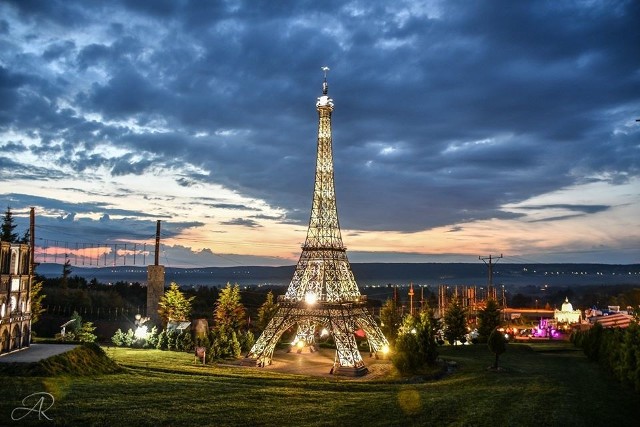 Wieża Eiffla - jeden z pięknych obiektów w Parku Miniatur