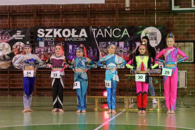 Blisko 80 tancerzy ze Szkoły Tańca Dance Crew wzięło udział w charytatywnej gali tanecznej w SP 67 dedykowanej Ewie Kusz. Panie z grupy fitness zatańczyły też zumbę dla chorej bydgoszczanki.