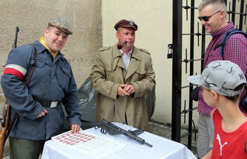 Aby przybliżyć życie codzienne mieszkańców stolicy w...