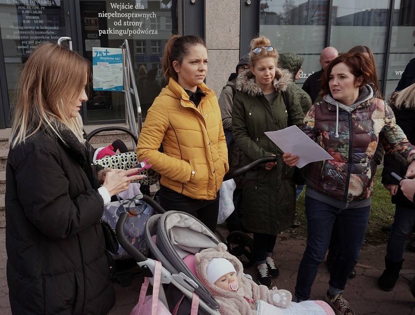 Protest pacjentek Pro Familii przed łódzkim NFZ [ZDJĘCIA, FILM]