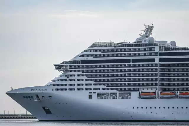 Sezon na statki wycieczkowe w Gdyni rozpoczęty. MSC Fantasia, którego matką chrzestną jest Sophia Loren zacumował do nabrzeża francuskiego