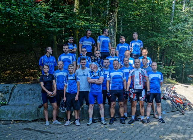 Ekipa Kibolskiego KS tuż przed startem w Bike Maraton Poznań. W sobotę czeka ich Bike Challenge.