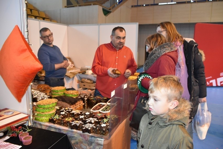 Ponad 80 wystawców zaprezentowało swoje wyroby na Jarmarku Bożonarodzeniowym w Chełmie. Zobacz zdjęcia