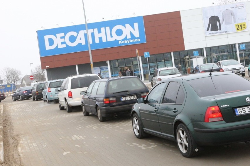 W Słupsku otwarto Centrum Handlowe Pod Wiatrakam. Największym sklepem w obiekcie jest Decathlon.