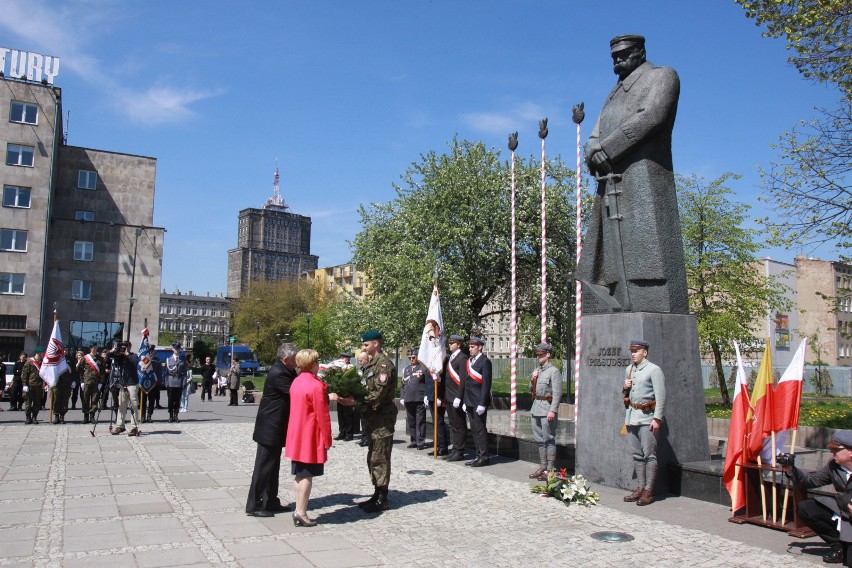 Pod pomnikiem Piłsudskiego w Łodzi odbyły się kilka dni temu...
