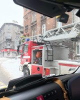 Wielkie sople zagrażały przechodniom w centrum Krakowa