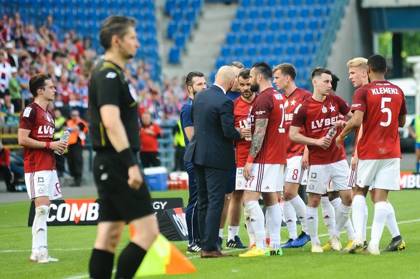 Grad goli pod Wawelem na zakończenie sezonu. Wisła w doliczonym czasie wyrównała na 4:4, ale i tak przegrała