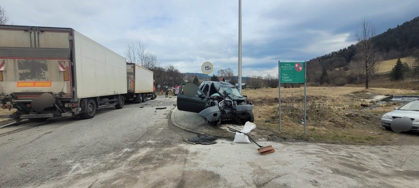 Land rover zderzył się z TIR-em