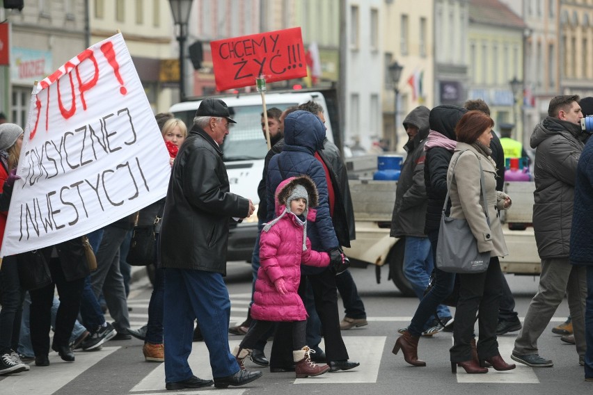 Protest pod Urzędem Miasta w Środzie Śląskiej. Mieszkańcy...