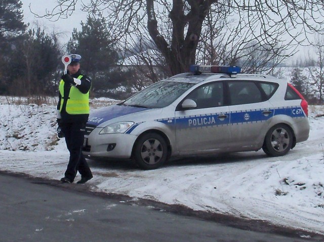 Policjanci sprawdzali  trzeźwość kierowców.