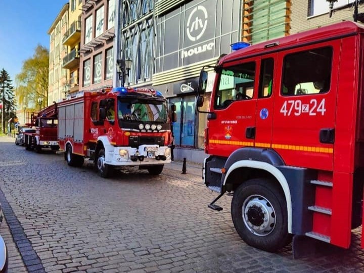 Trzy zastępy straży pożarnej zostały wezwane do akcji w...