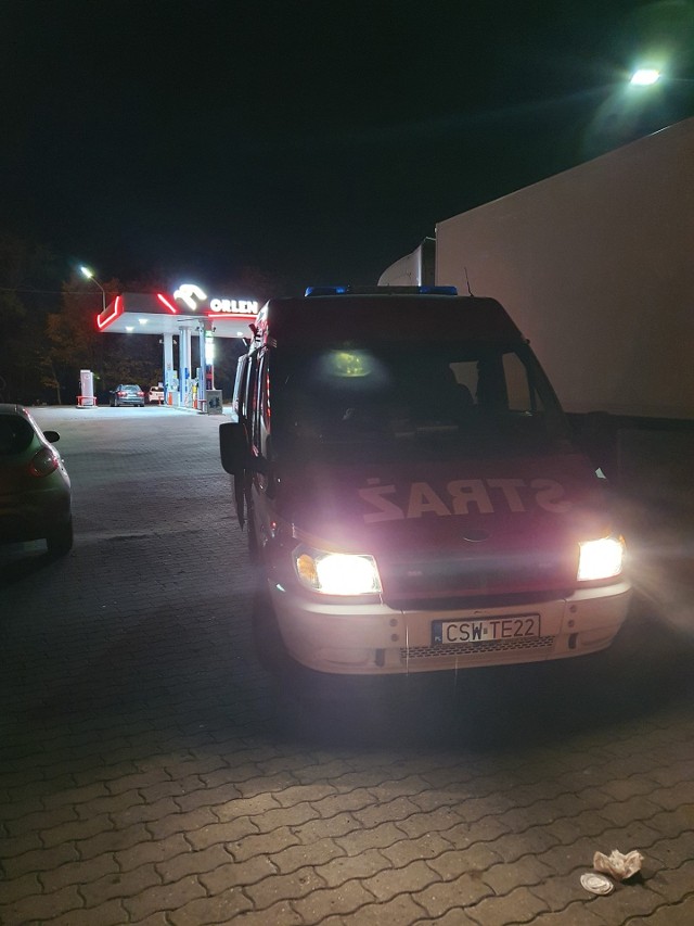 Strażacy ze specjalistycznej jednostki w Osiu też zostali zaangażowani do akcji w Paparzynie