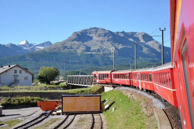 CC BY-SA 3.0Szwajcaria znana jest z malowniczych tras, które można pokonać pociągiem.