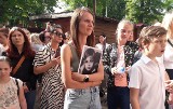 Marsz dla Kamilka przeszedł ulicami Częstochowy. Były białe róże, świece i morze łez. 8 czerwca mija miesiąc od tragicznej śmierci chłopca