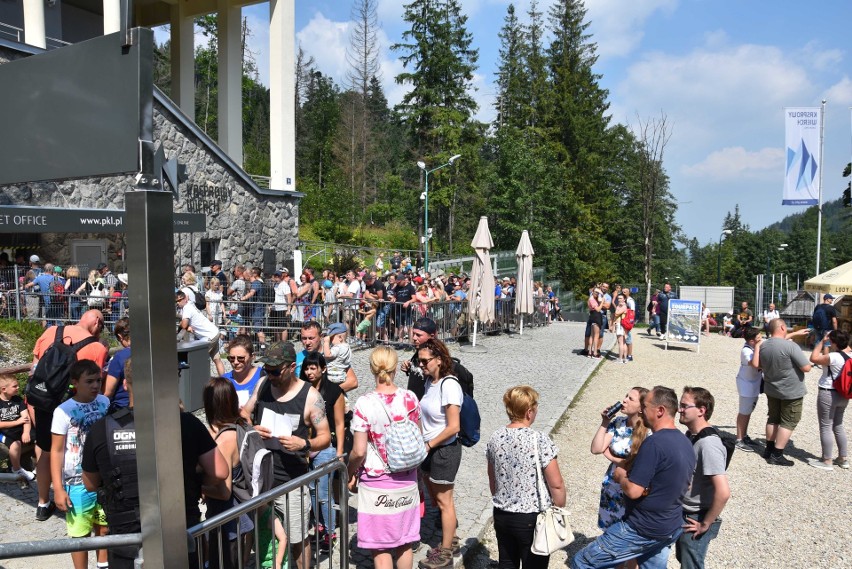 Zakopane. Mamy sierpniowy szczyt sezonu. Tłumy są wszędzie [ZDJĘCIA] 