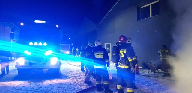 W nocy z niedzieli na poniedziałek strażacy zostali wezwani do pożaru kotłowni przy ulicy Pławieńskiej w Czaplinku.