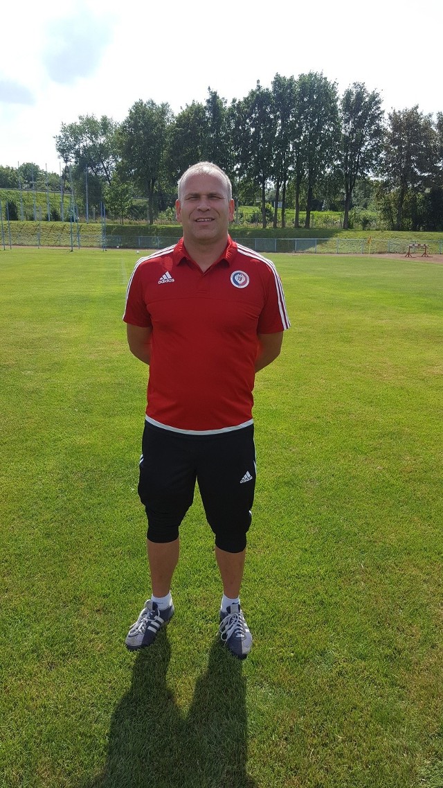 Trener Syreny pracował wcześniej m.in. w Gromie Wolsztyn oraz Polonii Nowy Tomyśl, z którą awansował do drugiej ligi.