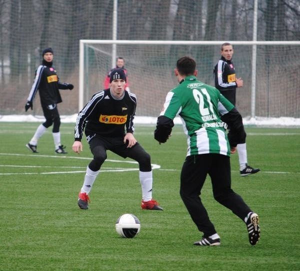 Adam Duda (numer 21) zadebiutował w Ekstraklasie