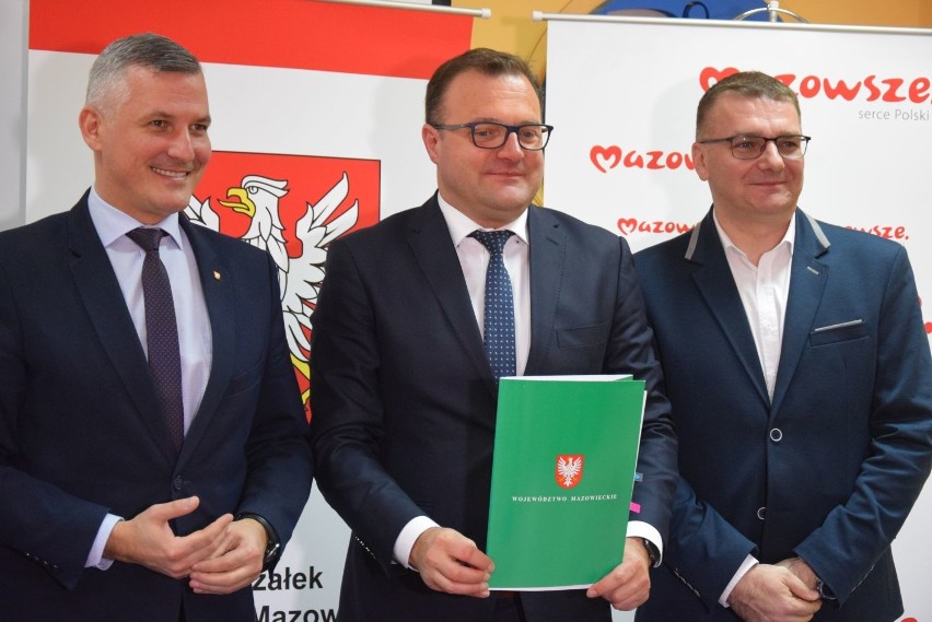 Region radomski. Siedem gmin dołączyło do programu samorządu województwa mazowieckiego dla seniorów. Chodzi o opaski ratujące życie