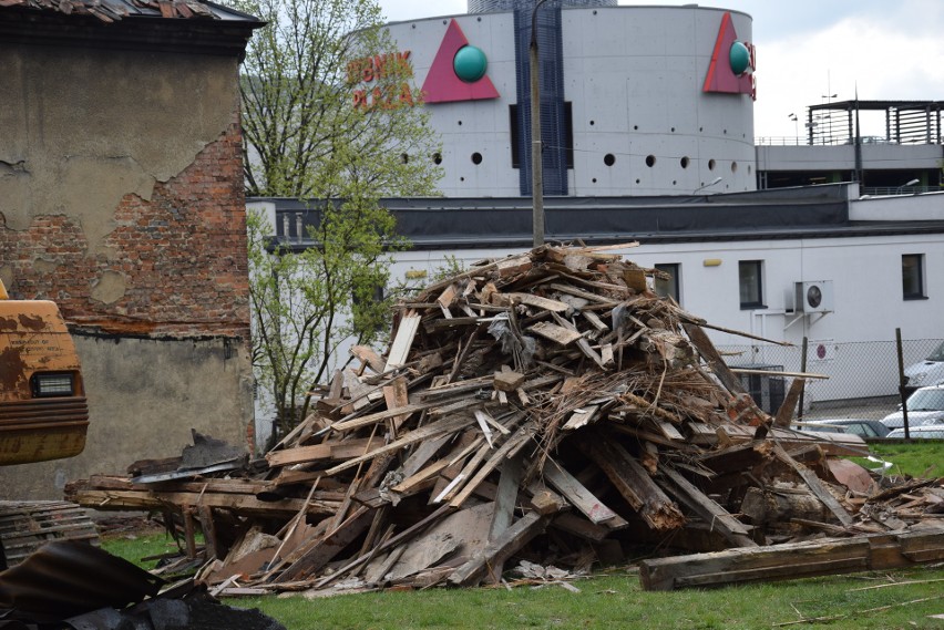 Rybnik: Burzą dworek z ulicy Dworek. Znika kolejny zabytek