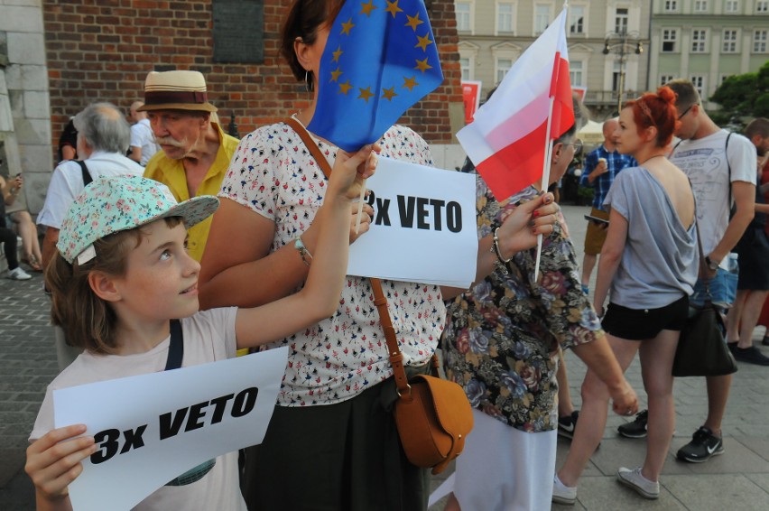 Kraków. Wielki protest na Rynku Głównym w obronie sądów