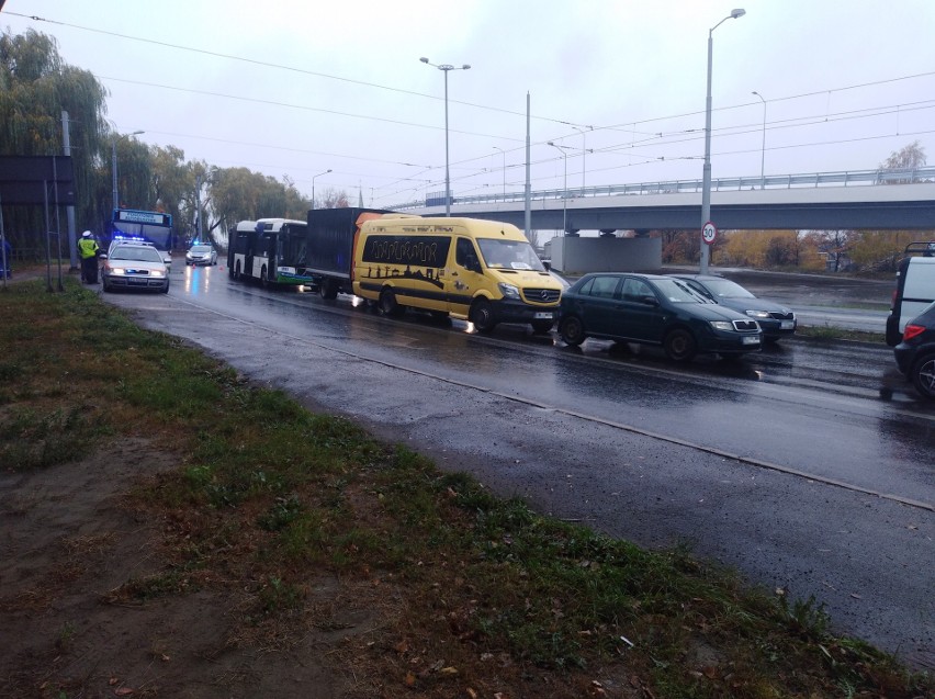 Kolizja na ul. Gdańskiej w Szczecinie! Zderzyły się trzy pojazdy [ZDJĘCIA]