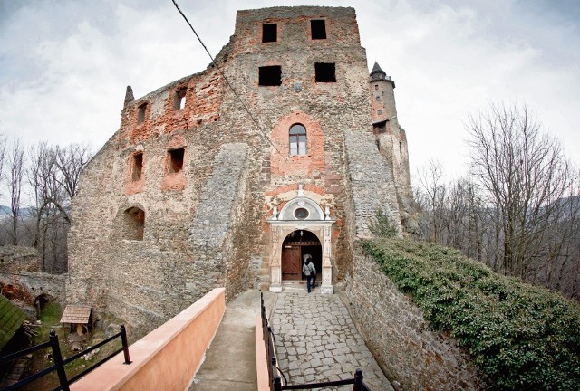 Zamek Grodno w Zagórzu Śląskim (na zdjęciu) i Sztolnie Walimskie - te miejsca zachwycą każdego turystę