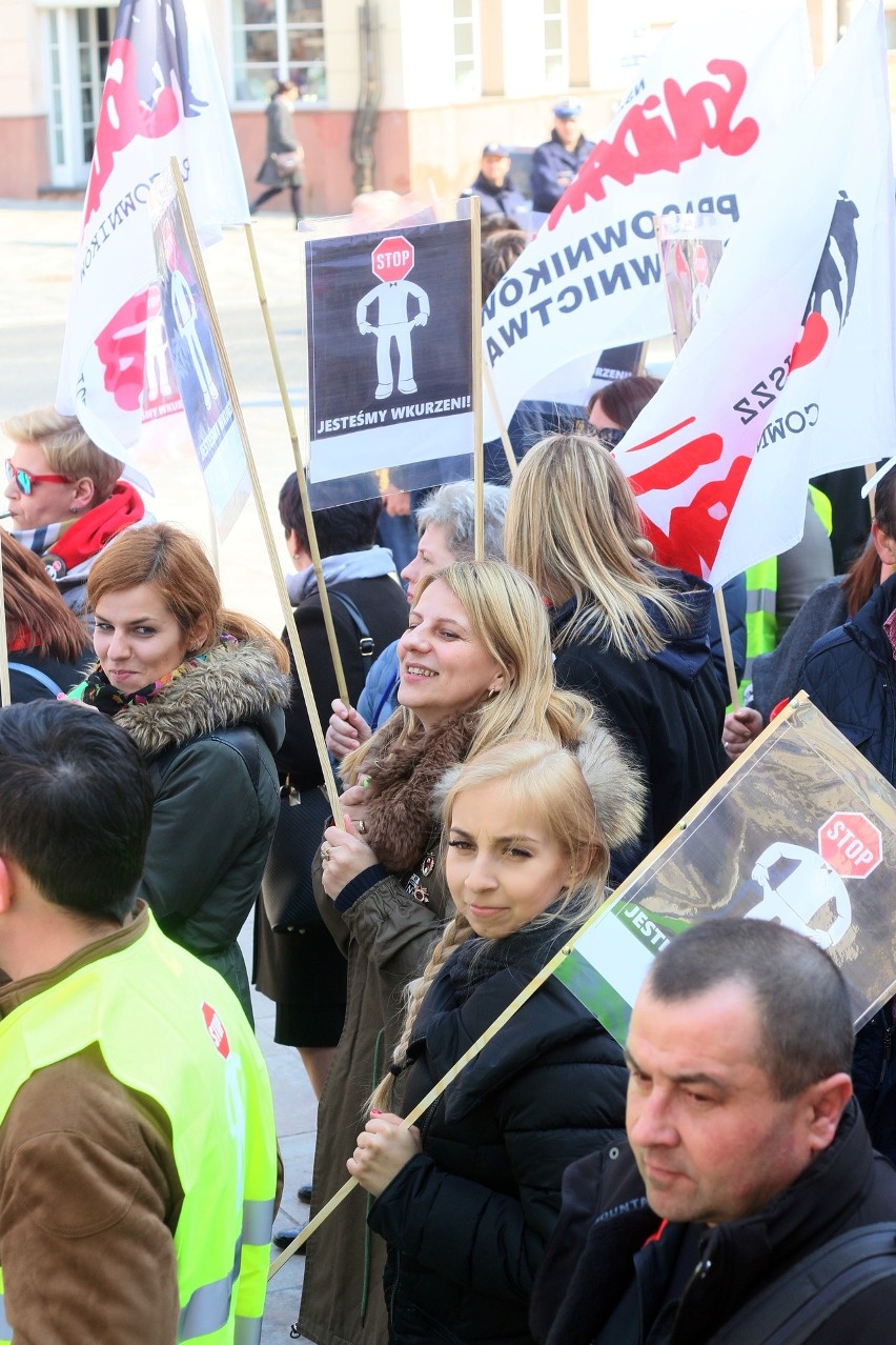 Pikieta „Solidarności" w centrum Lublina. Związkowcy walczą m.in. o podwyżki. Zobacz zdjęcia i wideo 