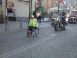 Na wózku inwalidzkim przejechał trasę z Watykanu do Wadowic [WIDEO]