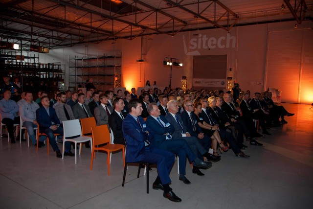 Wrzesińska fabryka Sitech będzie produkowała rocznie 100 tys. kompletow siedzeń do VW Craftera. 18 sierpnia 2016 roku odbyło się oficjalne otwarcie nowego zakładu.