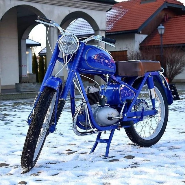Motocykl WSK M06 z 1958 roku na aukcje WOŚP przekazał grupa BeskidMoto