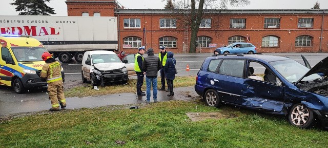 Mężczyzna poszkodowany w wypadku na DK91 trafił do szpitala.