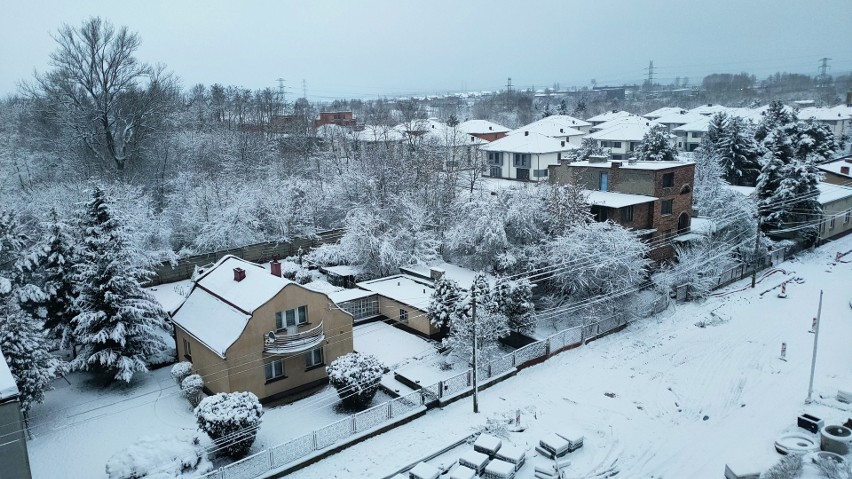 Czeladź po nocnych opadach śniegu...