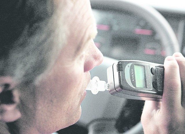 Alkoholowe blokady zapłonu będą montowane w autach osób skazanych za jazdę po pijanemu