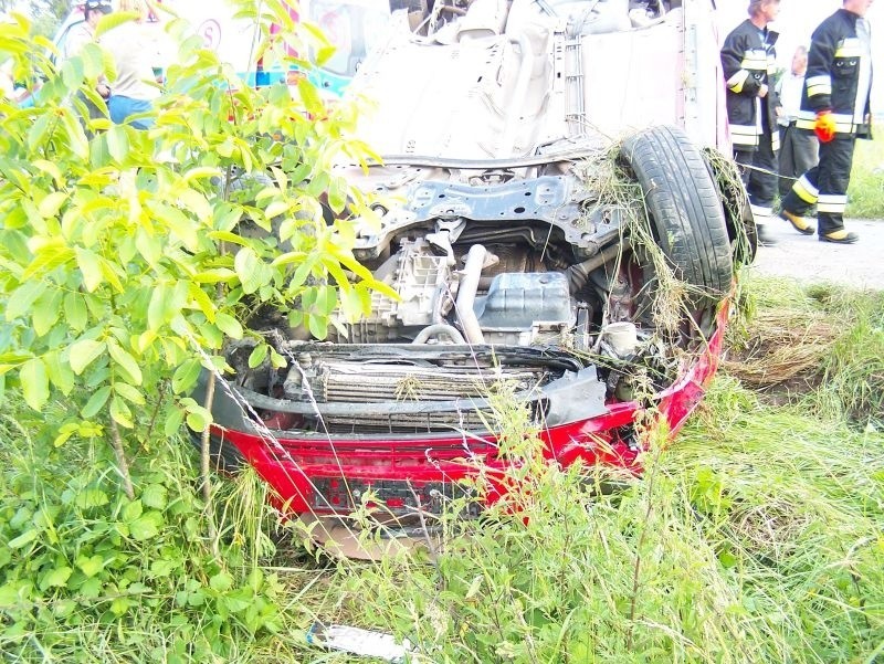 Kierowca i pasażerka forda trafili do szpitala.