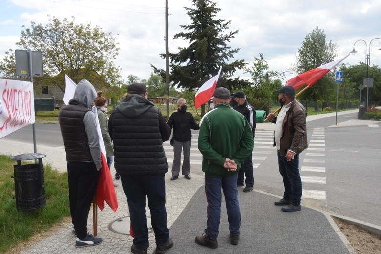 Akcja protestacyjna w Bobrownikach, w gminie Otyń. Sobota,...