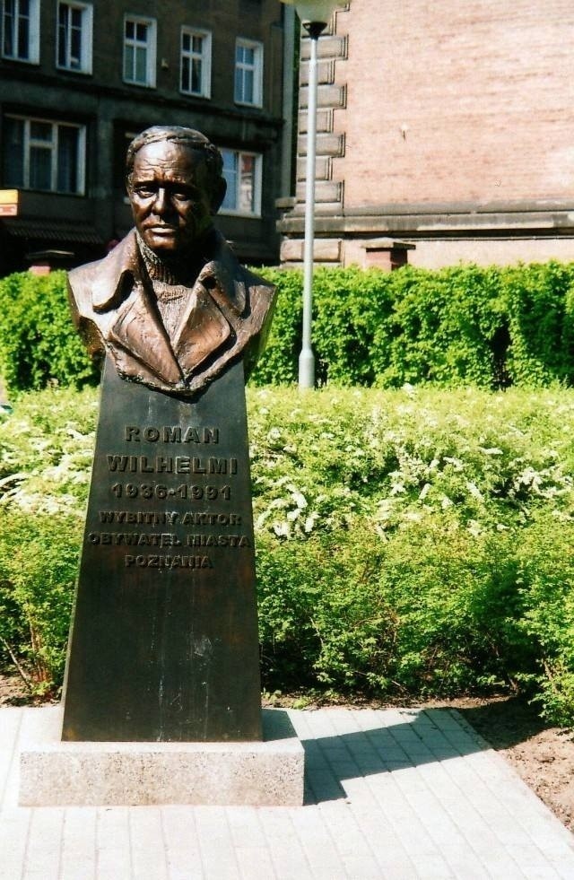 Pomnik Romana Wilhelmiego na skwerze jego imienia