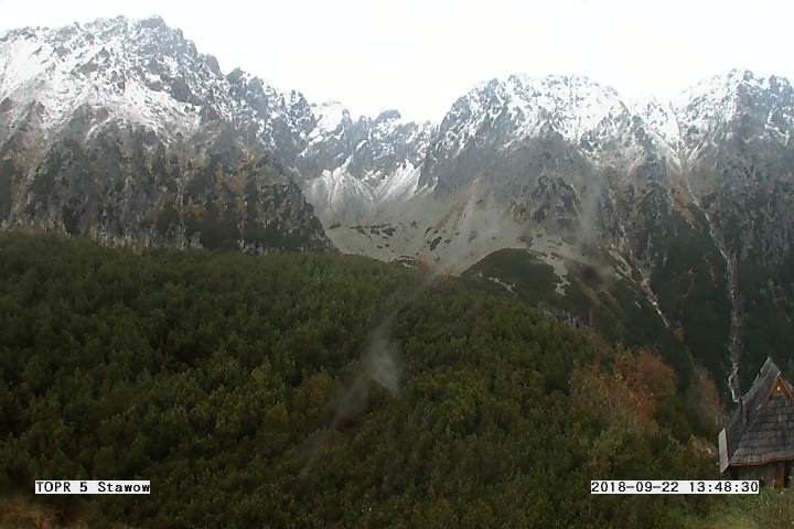Tatry. Wysoko w górach spadł pierwszy śnieg [ZDJĘCIA]