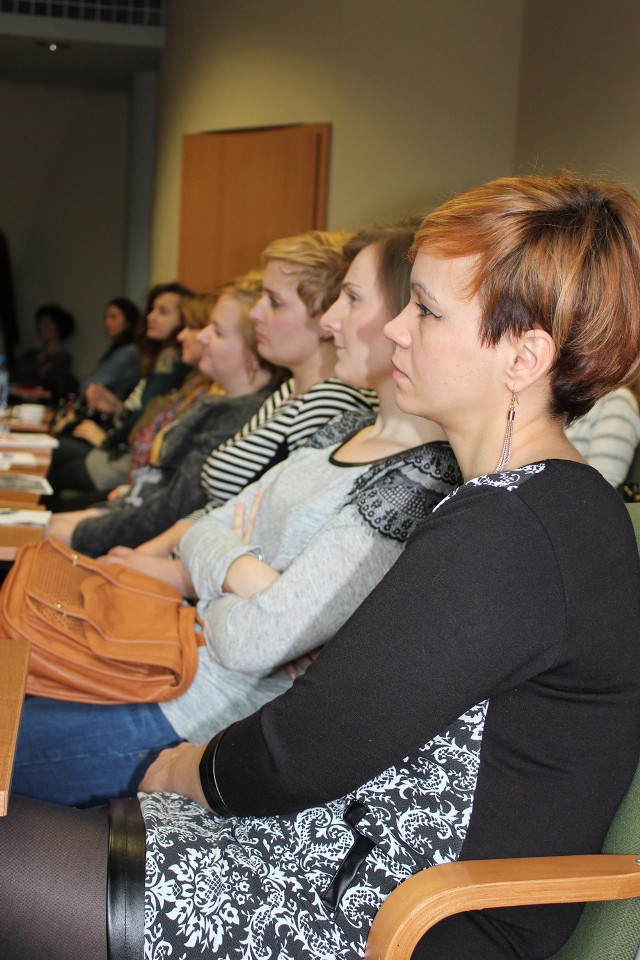 b Wiele z prezentowanych stanowisk podczas konferencji odnosiło się do popularnej ostatnio neurodydaktyki.