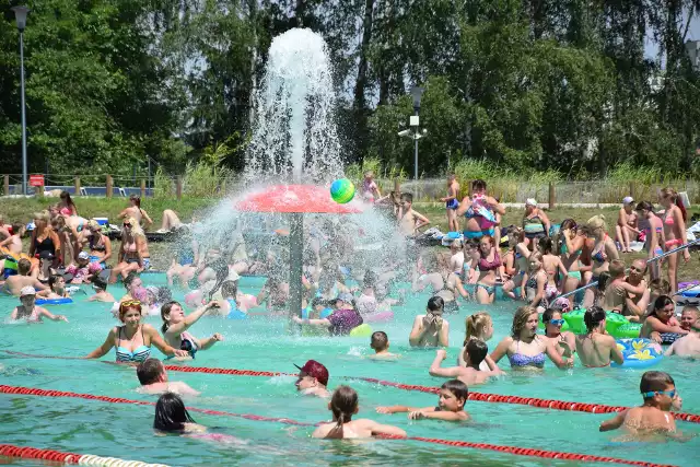 Na kąpielisko „Skałka" w Świętochłowicach pełno ludzi