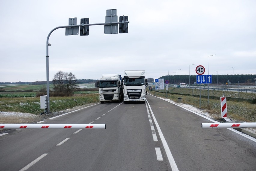 10 kilometrów ma we wtorek kolejka tirów przed...