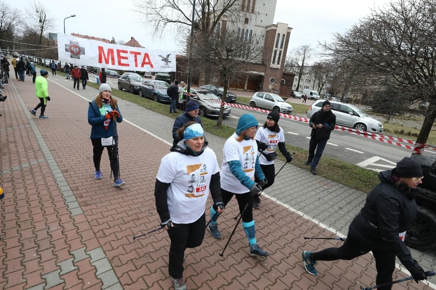 Zobacz kolejne zdjęcia. Przesuwaj zdjęcia w prawo - naciśnij...