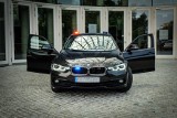 Policyjne BMW uszkodzone w Suwałkach. Kierowca uderzył w radiowóz biorący udział w innym zdarzeniu (zdjęcia)