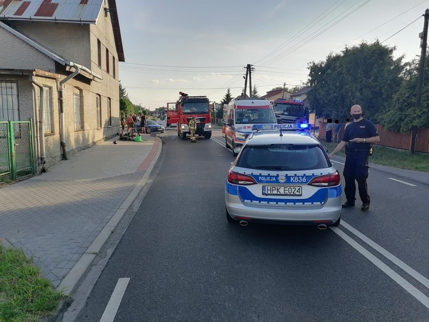 Wypadek w Gniewczynie Łańcuckiej. Zderzenie opla z motocyklem. Ranny został kierujący jednośladem [ZDJĘCIA]