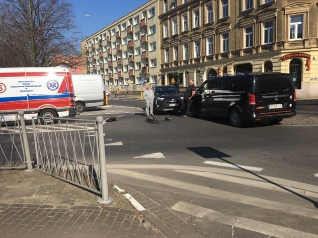 Potrącenie w centrum Szczecina. Poszkodowany jest przytomny. Sprawę bada policja