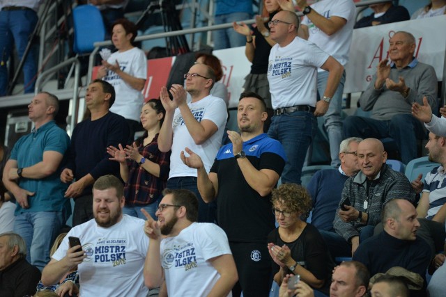 Anwil Włocławek na własnym parkiecie przegrał z UCAM Murcia 68:87. W Hali Mistrzów swoją drużynę dopingowali najwierniejsi kibice. Zobaczcie, co działo się na trybunach i na parkiecie >>>>