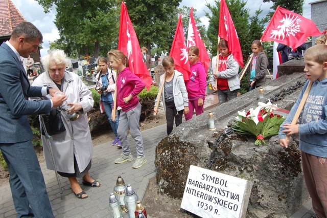 Danuta Siewkowska zapaliła znicz w imieniu Akcji Katolickiej