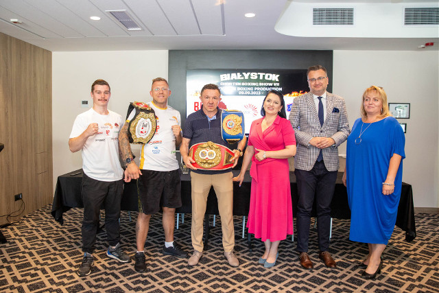 Białystok Chorten Boxing Show VII to podwójna okazja do świętowania. 15-lecie grupy bokserskiej i 40-lecie kariery Dariusza Snarskiego