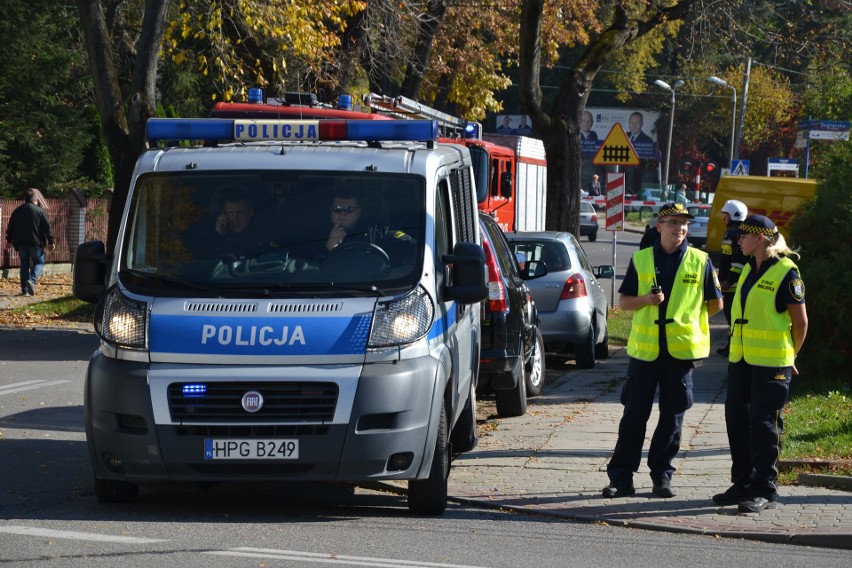 Widowiskowe manewry służb ratowniczych w Państwowej Wyższej Szkole Zawodowej