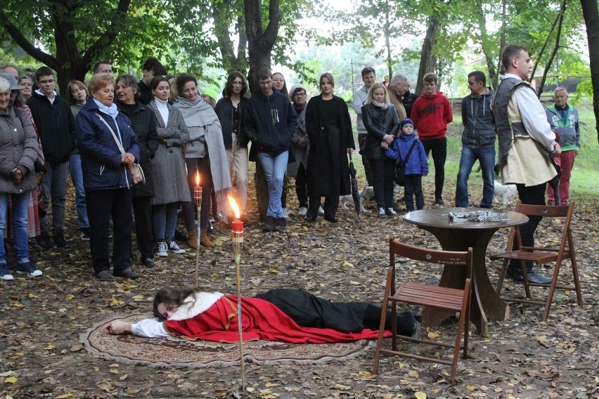 Wystawa "Z Góry Kalwaryjskiej" w Parku Miejskim w Kalwarii...